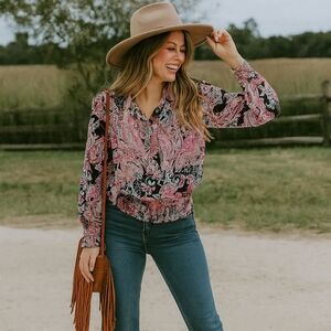 BNWT Rose & Olive Pink Paisley Boho Blouse, Smocked Waist, Size L